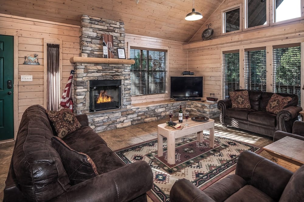 Wine N Pines by Ruidoso Vacation Rentals - Nogal, NM