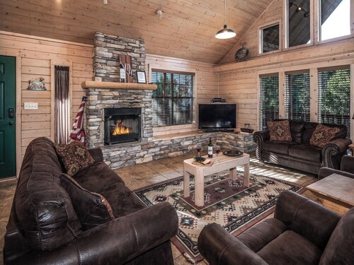 Wine N Pines by Ruidoso Vacation Rentals