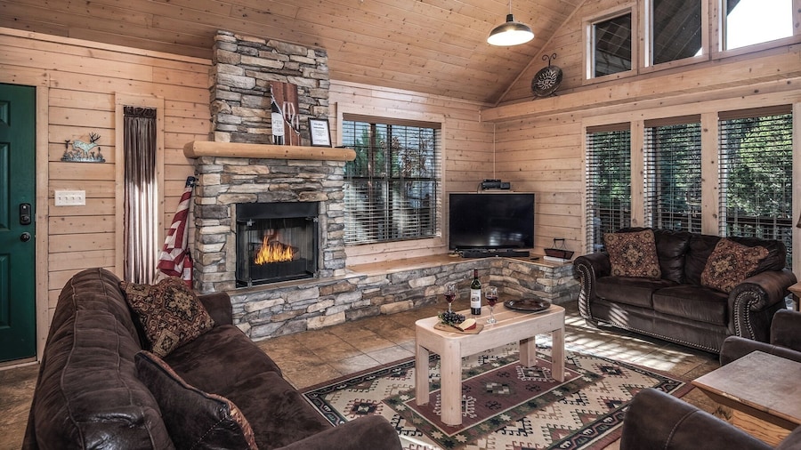 Wine N Pines by Ruidoso Vacation Rentals