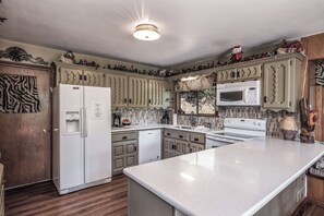 Studio (3 Bedrooms) | Property amenity