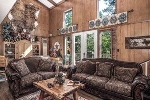 Studio (3 Bedrooms) | Property amenity