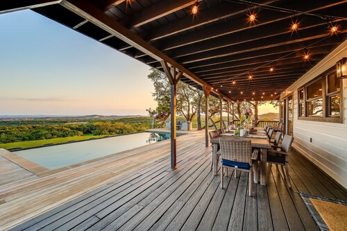 Infinity Pool Paradise|10-Acre Hill Country Escape