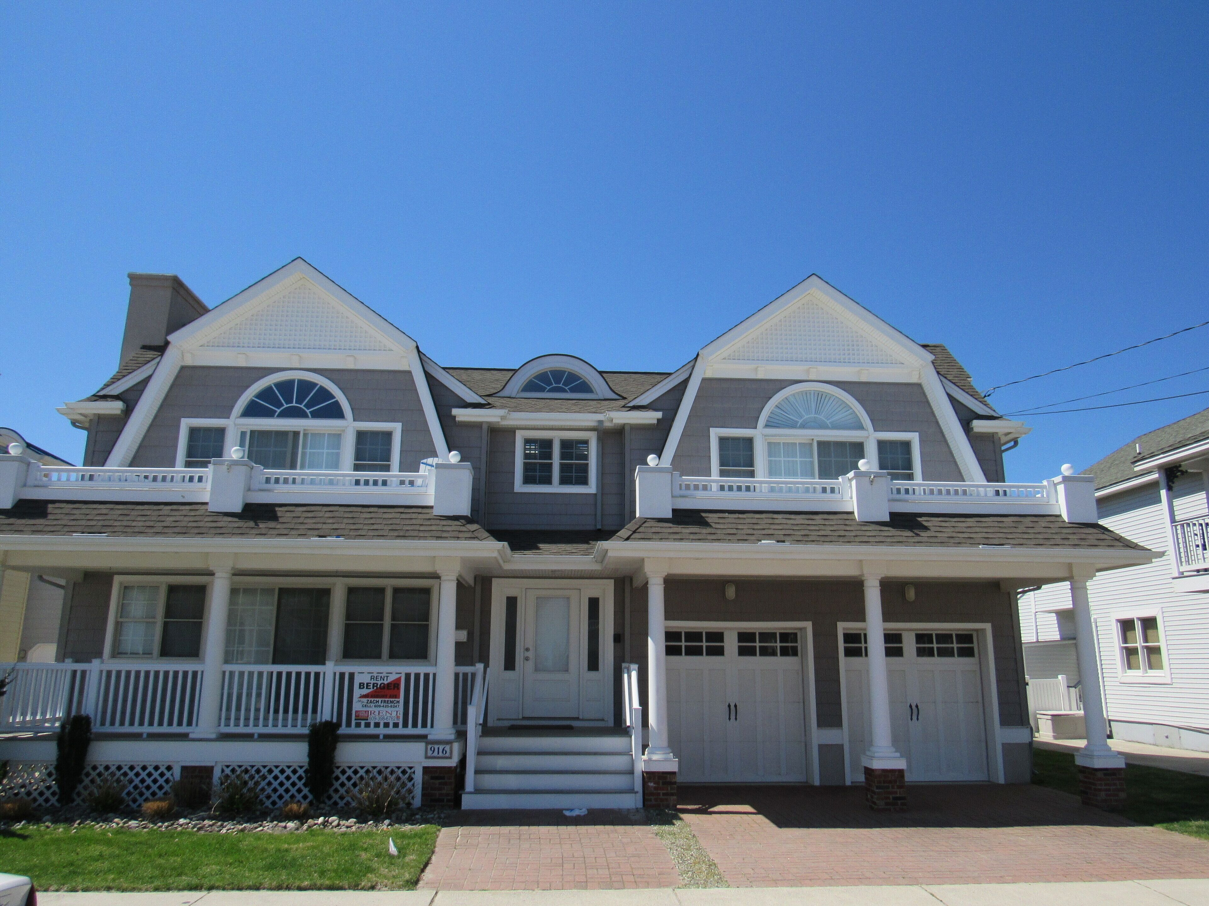 This 5 bedroom, 3 1/2 bath luxury house sleeps 10 and is located in a beach block
