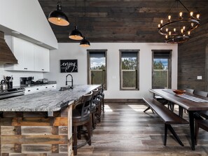 Fridge, microwave, oven, stovetop - Cliffs Edge | Private hot tub | Zion NP (Orderville)