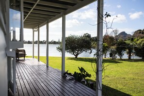Terrace/patio - Kingfisher Lodge Waterfront Retreat.
Direct estuary access and stunning views (Tairua)