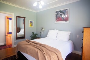 Room - Kingfisher Lodge Waterfront Retreat.
Direct estuary access and stunning views (Tairua)