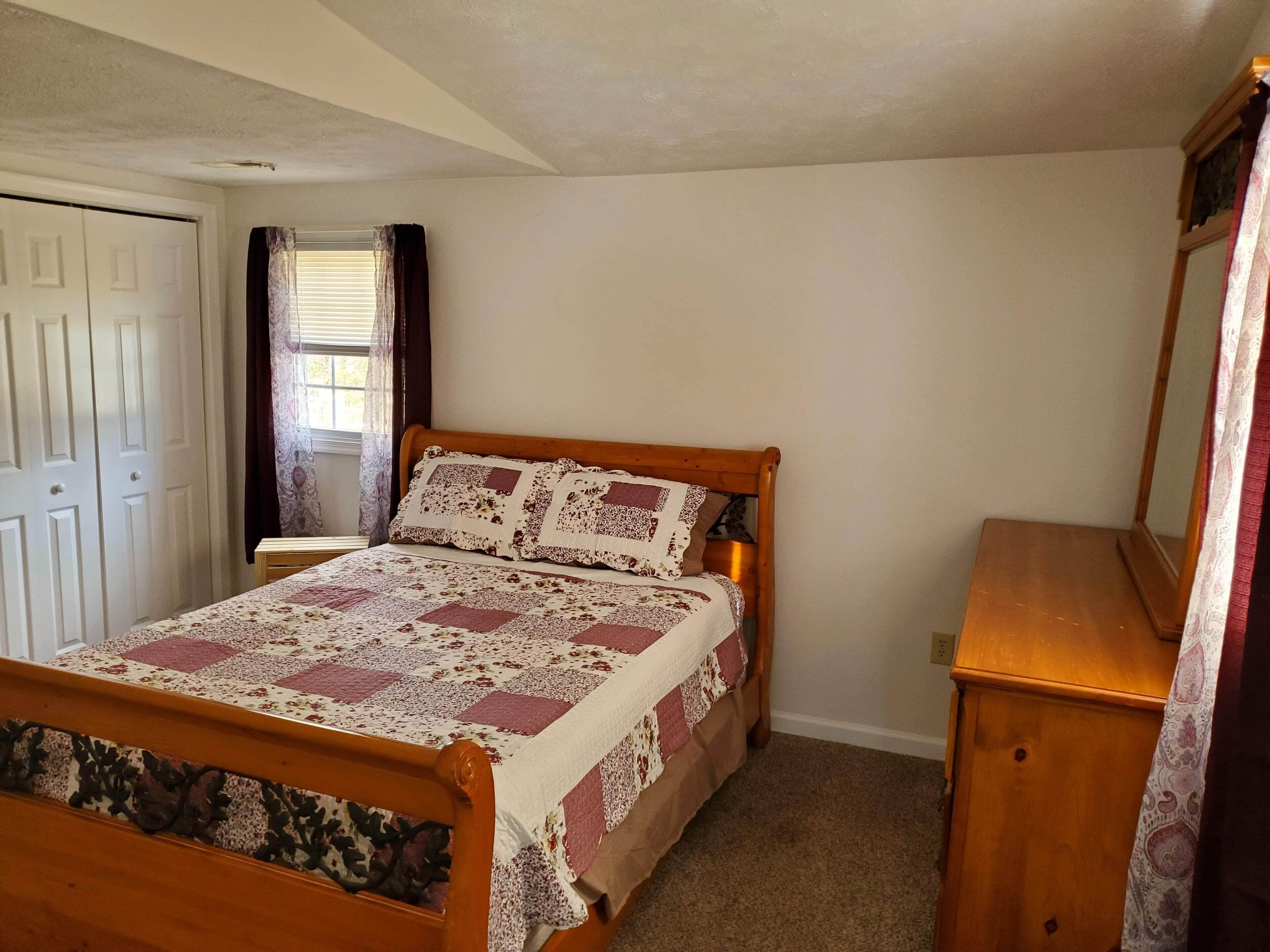 2 bedrooms, travel cot, free WiFi, bed sheets