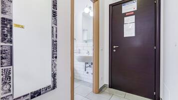 Dusche, Haartrockner, Bidet, Handtücher