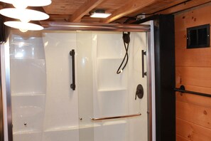 Bathroom - Brushy Mountain Hideaway Cabin Trails 26,27 and 43 (Petros)