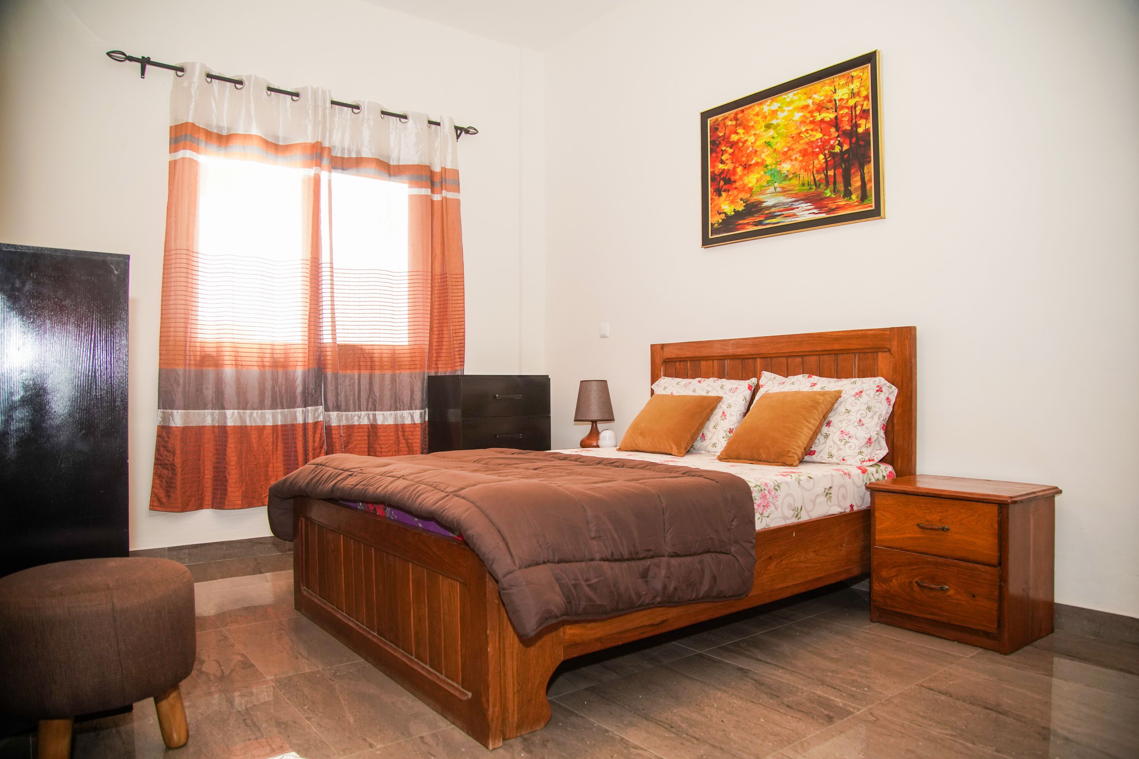 1 chambre, coffres-forts dans les chambres, fer et planche à repasser