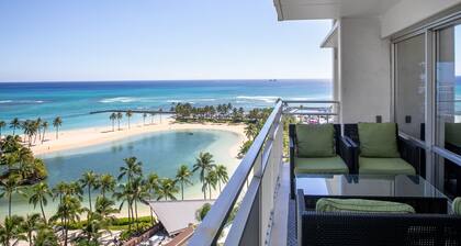 Luxury Ilikai Condo, 2/2, sleep 7, Direct Ocean Front, Fireworks every Friday!