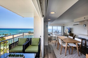 Outdoor dining - Luxury Ilikai Condo, 2/2, sleep 7, Direct Ocean Front, Fireworks every Friday!  (Honolulu)