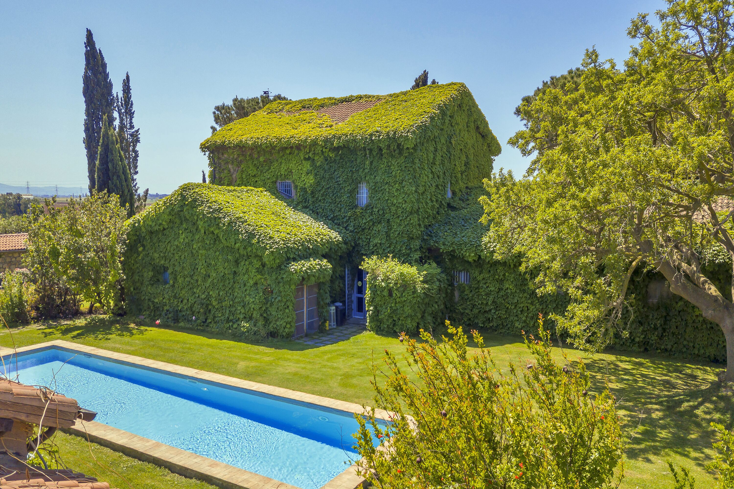 Seasonal outdoor pool