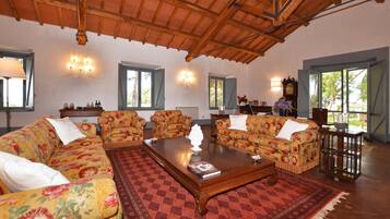 Standard Villa, 6 Bedrooms, Fireplace (Casale Teresa) | Lobby