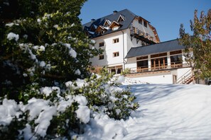 Property grounds - Hotel Amancay (San Carlos de Bariloche)