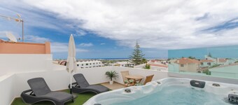 Sunny Holiday Villa Maspalomas with private heatable pool