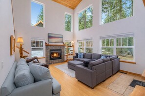 Smart TV, fireplace, Netflix, DVD player