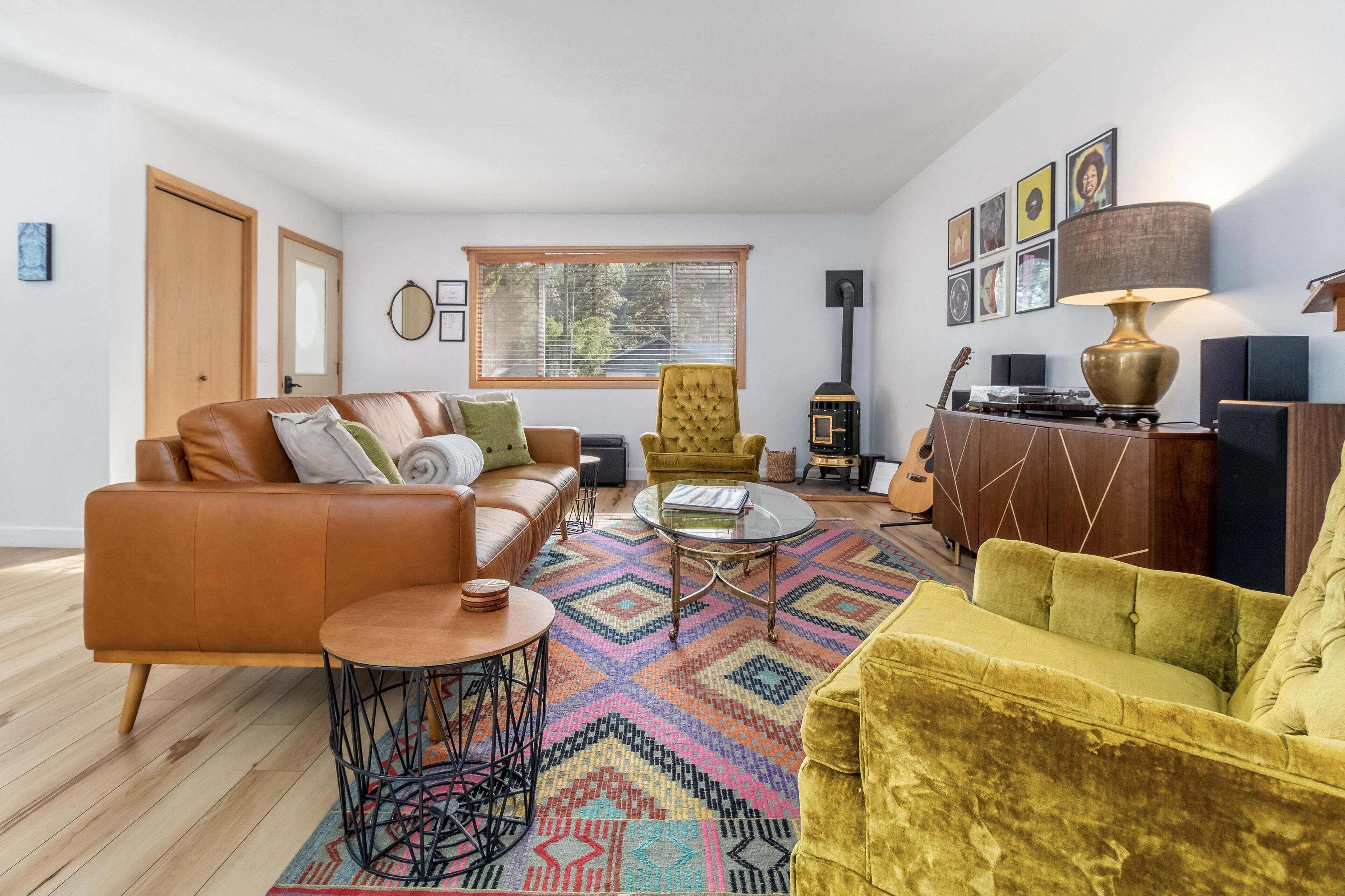 Televisor intel·ligent, llar de foc, Netflix i reproductor de DVD 