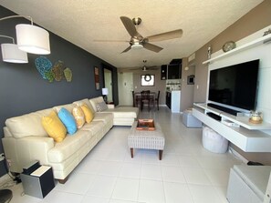 TV - Beachfront Gem Washer/D Walk Everywhere (Carolina)