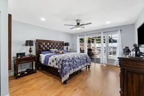 5 Schlafzimmer, Schreibtisch, Bügeleisen/Bügelbrett, WLAN