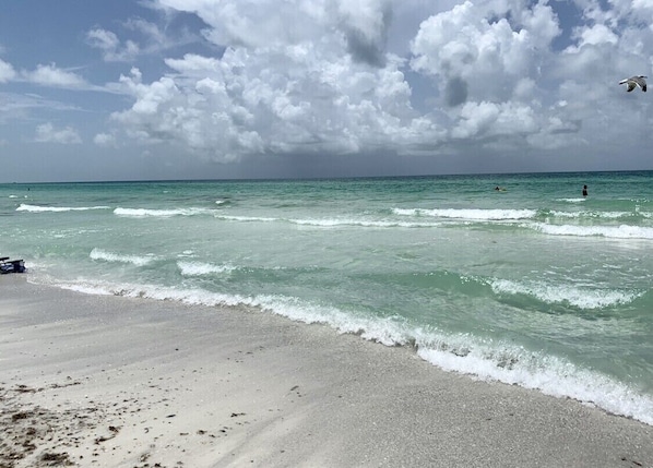 Beach nearby, sun-loungers, beach towels
