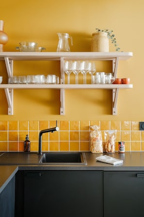 Fridge, microwave, dishwasher, espresso maker - Résidence Edgar Suites Vicat - Porte de Versailles (Vanves)
