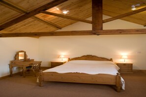 2 bedrooms, desk, iron/ironing board, free WiFi - Spacious family cottage on farm on Roman Wall in Northumberland National Park (Bardon Mill)