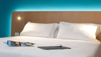 Minibar, caja de seguridad en la habitación y decoración personalizada