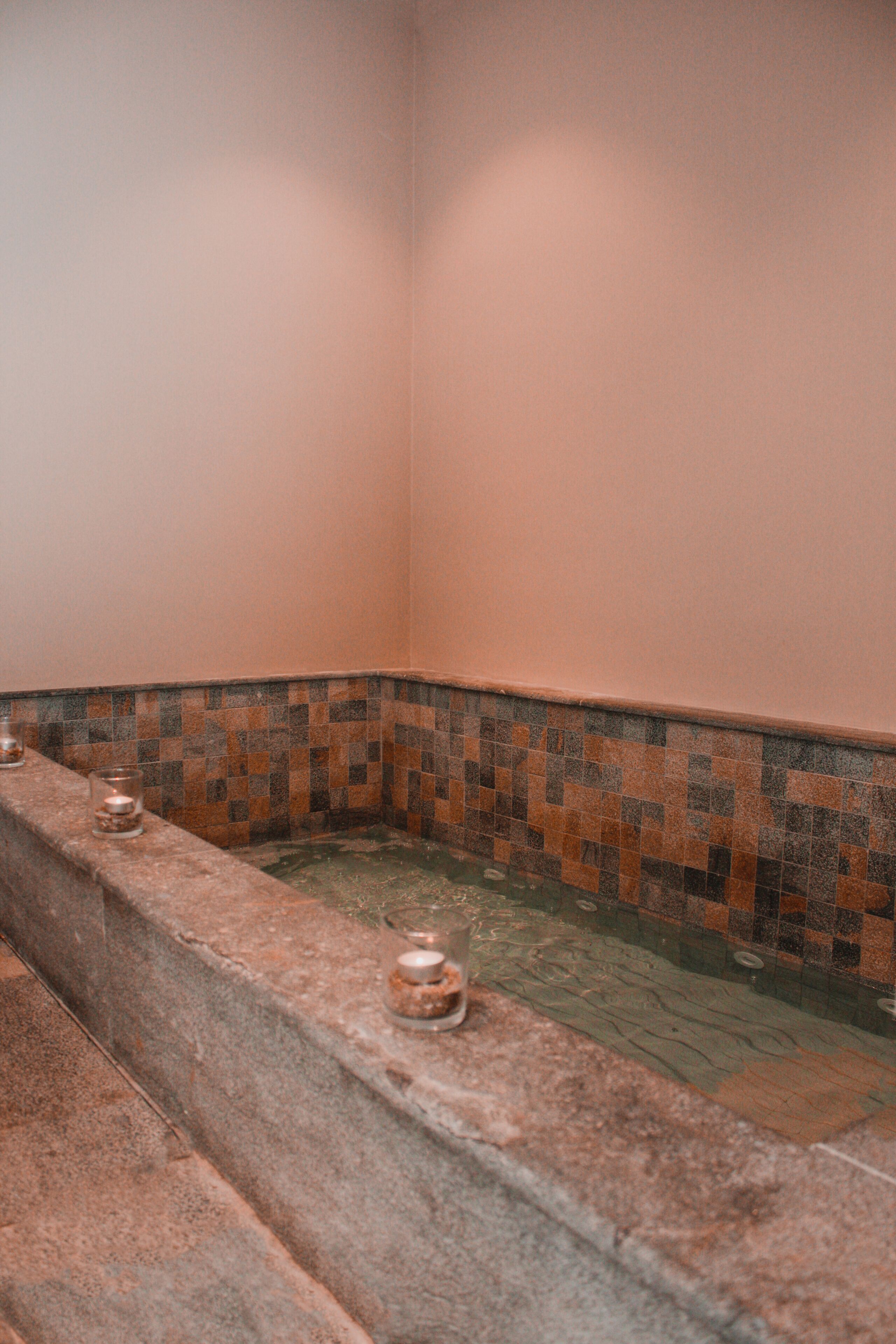 Een sauna, een bubbelbad, een stoombad, lichaamsbehandelingen