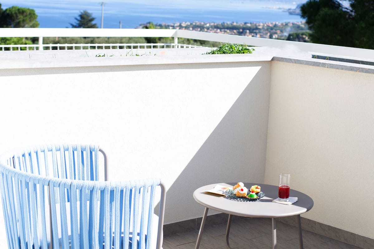Minibar, két bảo mật tại phòng, trang trí khác biệt