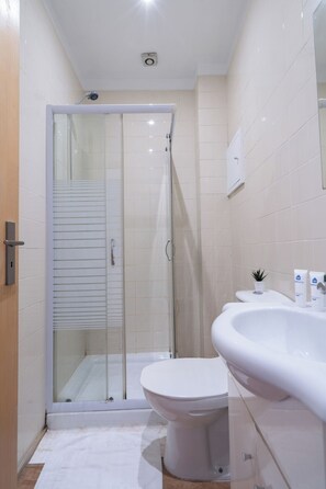 浴槽、ヘアドライヤー