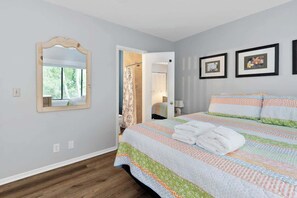 3 habitaciones, tabla de planchar con plancha, wifi y ropa de cama 