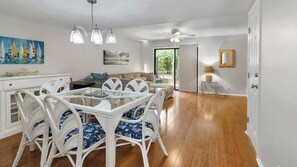 Interior - Pet Friendly Folly Field Beach Stones Throw Villa 3 bed 2 & one half bath (Hilton Head Island)