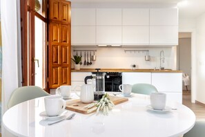 Refrigerador, microondas, horno y lavavajillas