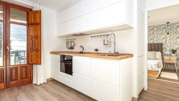 1 slaapkamer, een strijkplank/strijkijzer, wifi, beddengoed