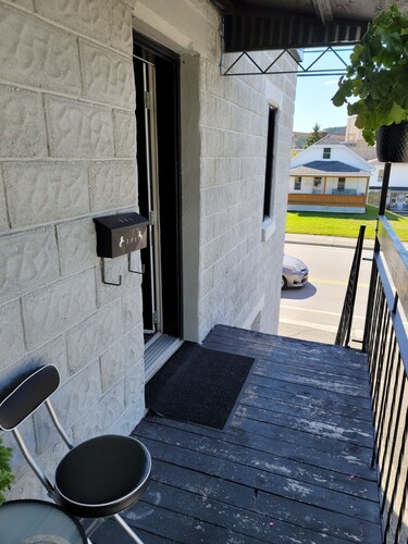 Charming&comfy apt, close to hwy, wifi, netflix