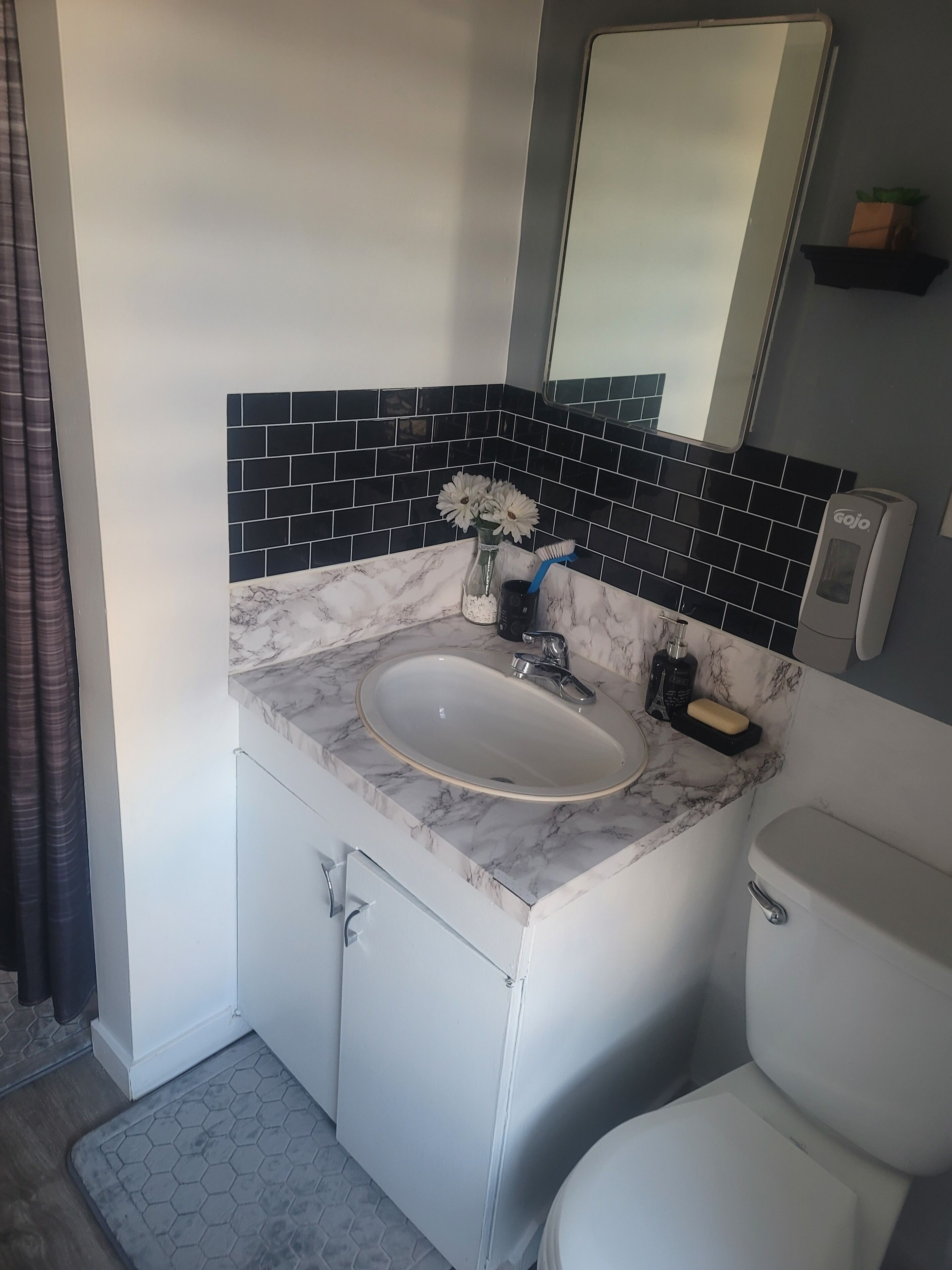 Combined shower/tub, hair dryer, towels, soap