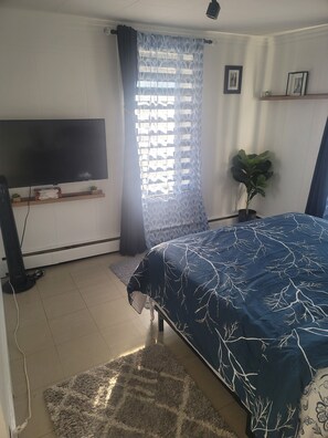2 bedrooms, desk, iron/ironing board, free WiFi