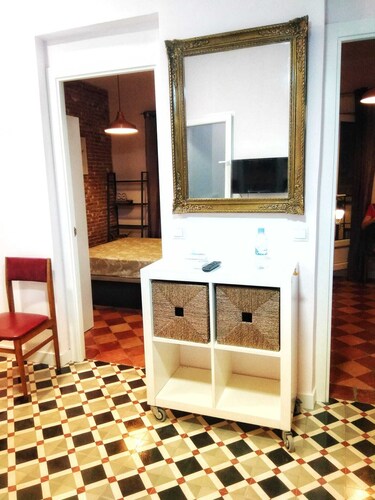 Renovated apartment 10 min from Atocha with AA and Wifi