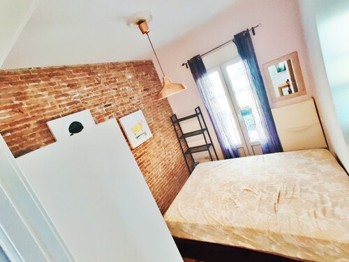 Apartamento renovado a 10 min Atocha con AA y Wifi