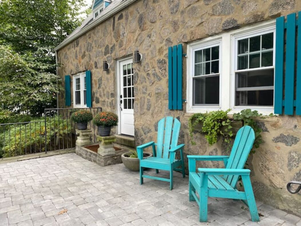 Charming Country Cottage w Beautiful Private Gardens 30 min fr NYC, walk 2 train