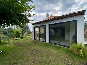 Exterior - PRETTY HOUSE - WALKING DISTANCE TO THE BEACH - SWIMMING POOL RESIDENCE (Sainte-Maxime)