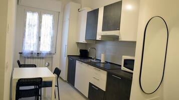 Fridge, microwave, coffee/tea maker, electric kettle