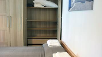 1 bedroom, desk, iron/ironing board, WiFi