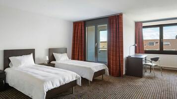 Standard Double or Twin Room | In-room safe, desk, laptop workspace, free WiFi