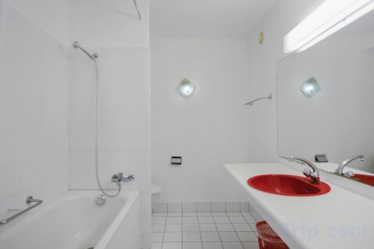 Ducha, secador de pelo, toallas y jabón
