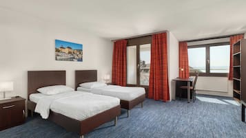 Standard Double or Twin Room | Hypo-allergenic bedding, in-room safe, desk, laptop workspace