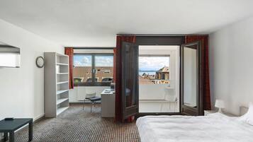 Standard Double or Twin Room | In-room safe, desk, laptop workspace, free WiFi