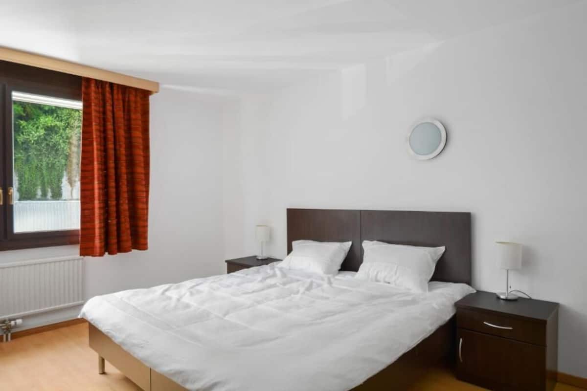 Hypo-allergenic bedding, in-room safe, desk, laptop workspace