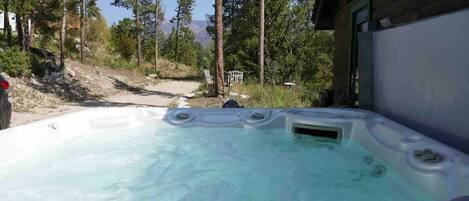 Tina de hidromasaje al aire libre